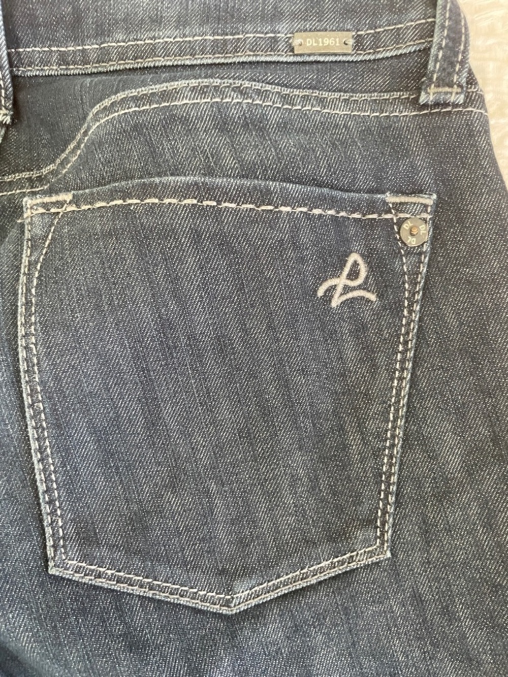 NWOT- DL 1961 jeans- Boot leg - size 25- Milano Boot- stretchy - Picture 3 of 11